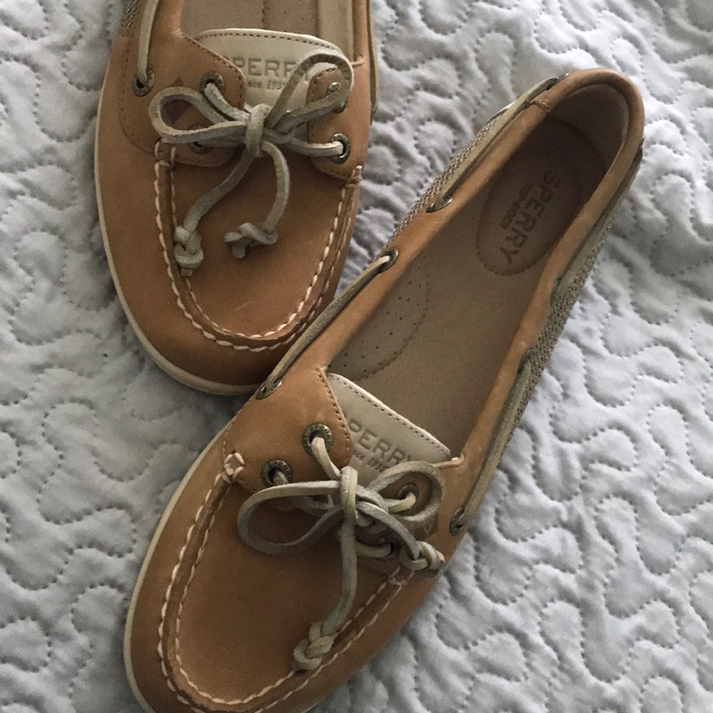 Size 8 1/2 Sperry boat shoes